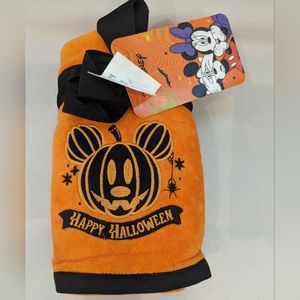 Pair of embroidered hand towels